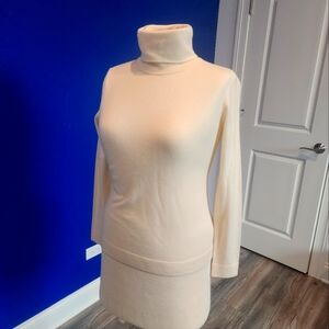 PENDELTON Elegant Cream Turtleneck Sweater size P